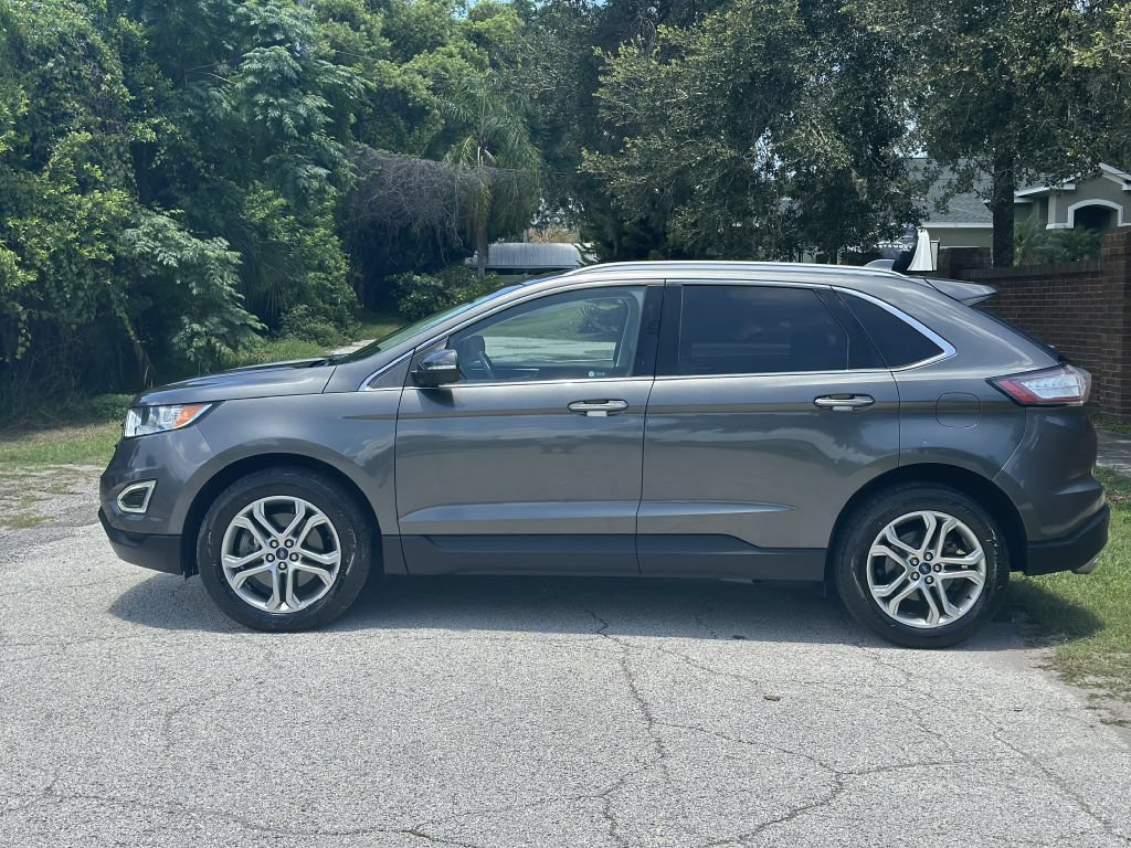 Used 2017 Ford Edge Titanium w/ Technology Package FWD image 2