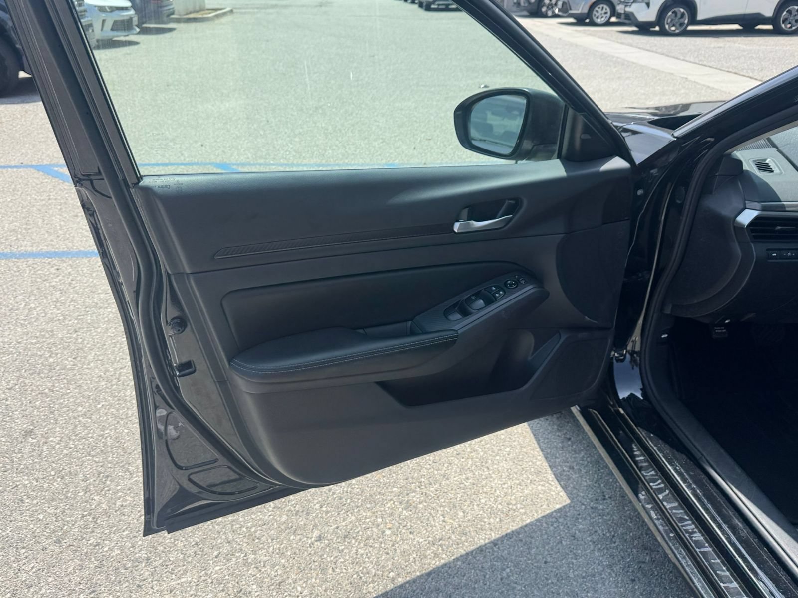 Used 2025 Nissan Altima 2.5 SV FWD image 18