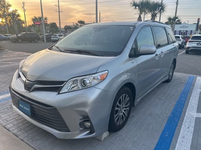 Used 2020 Toyota Sienna XLE FWD image 1