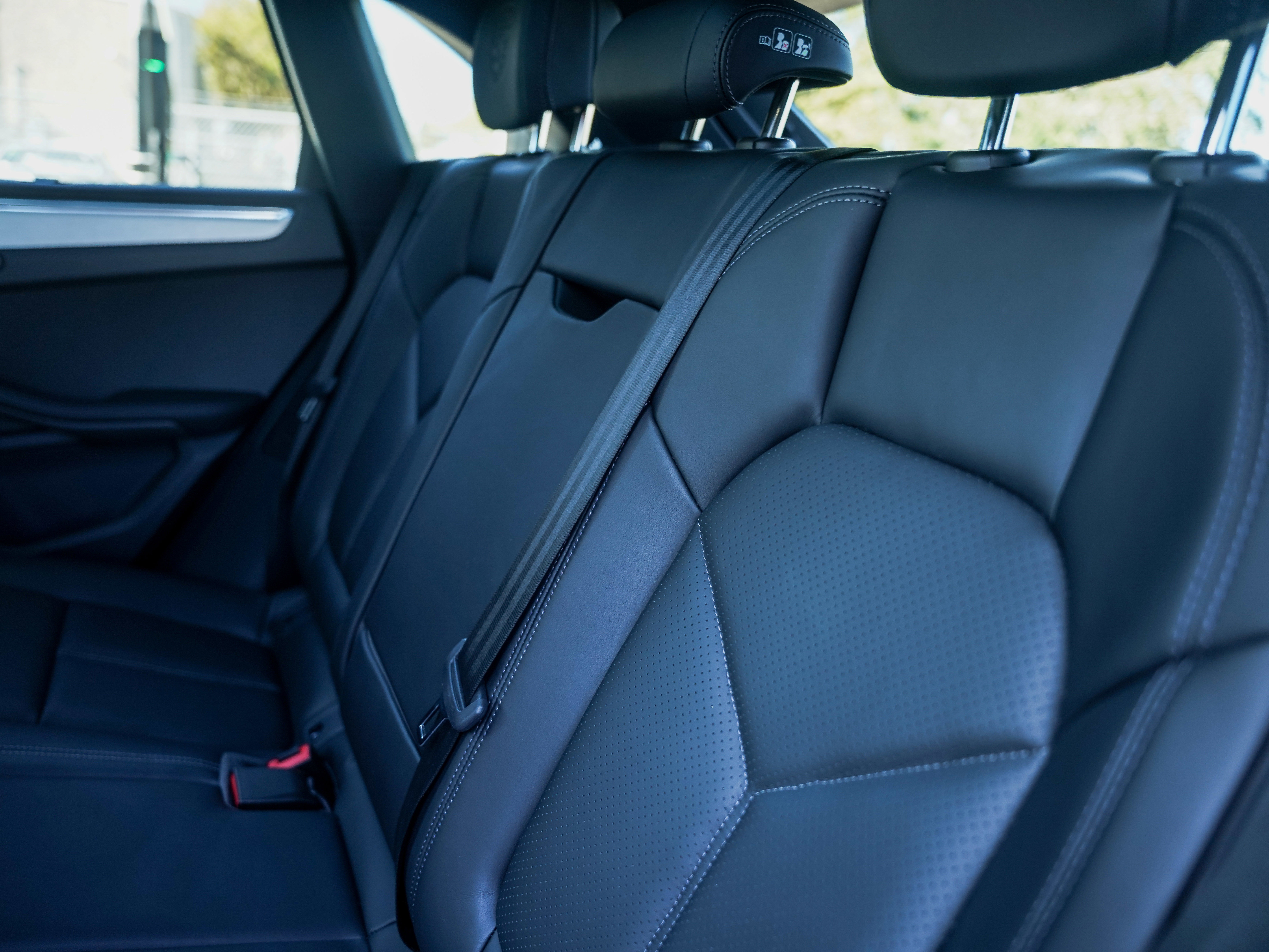 Certified 2026 Porsche Macan AWD/4WD image 30