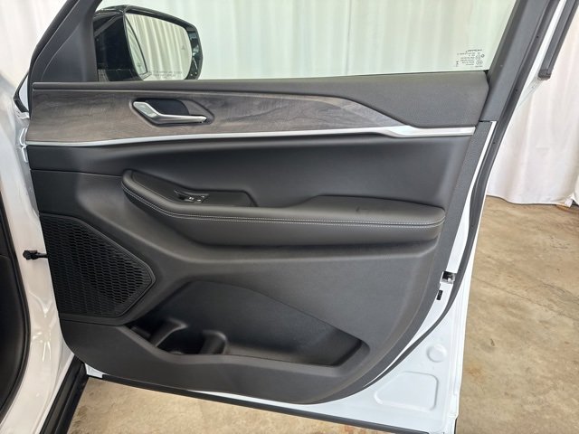 New 2025 Jeep Grand Cherokee Limited w/ Luxury Tech Group II image 31