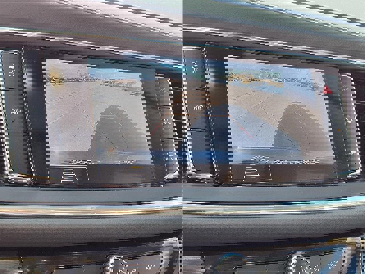 Used 2020 Buick Enclave Premium w/ Sun and Sites Package image 22