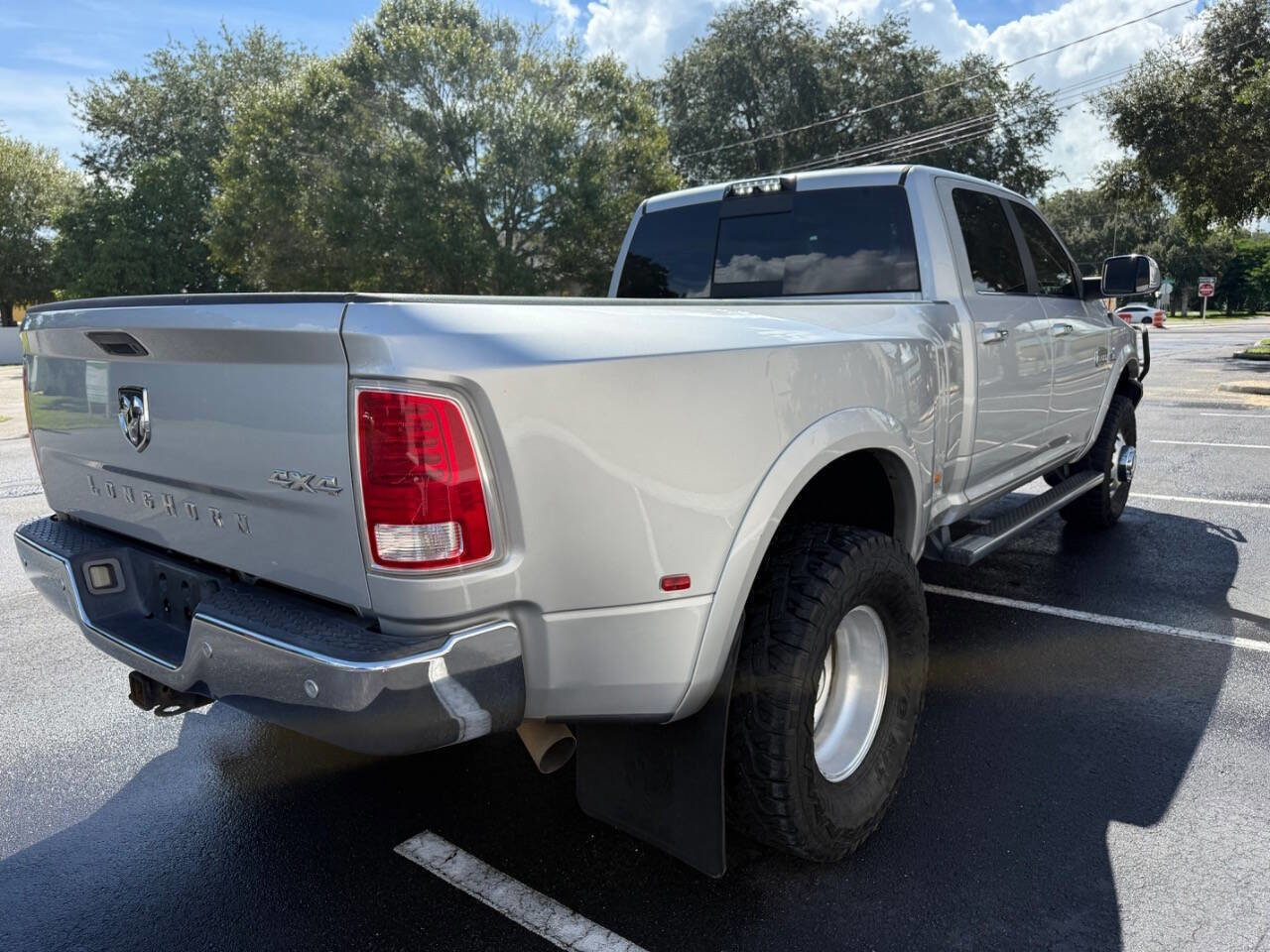 Used 2018 RAM 3500 Laramie Longhorn w/ Max Tow Package image 11