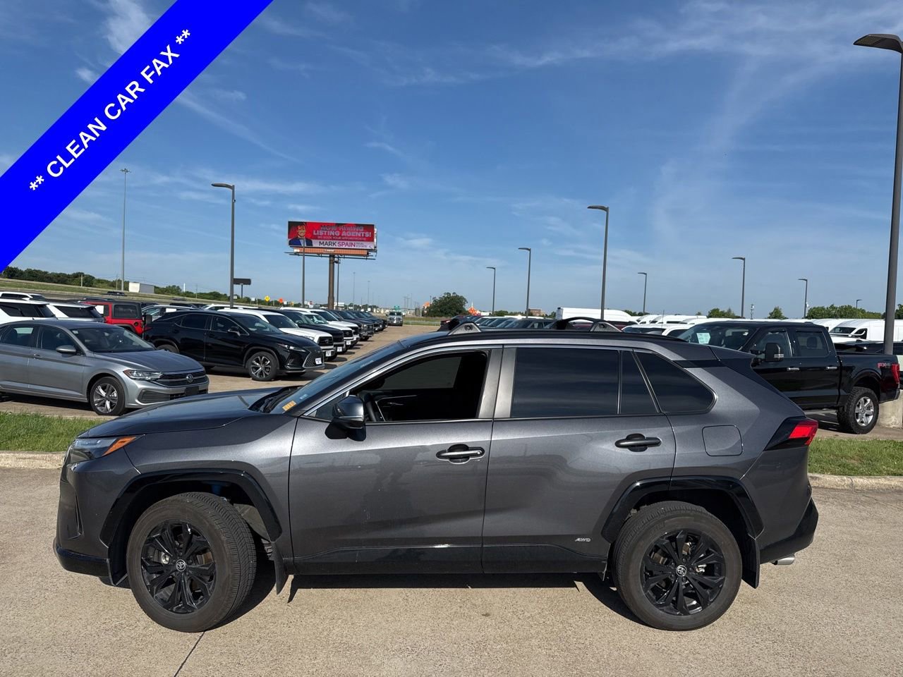 Used 2024 Toyota RAV4 SE AWD/4WD image 3