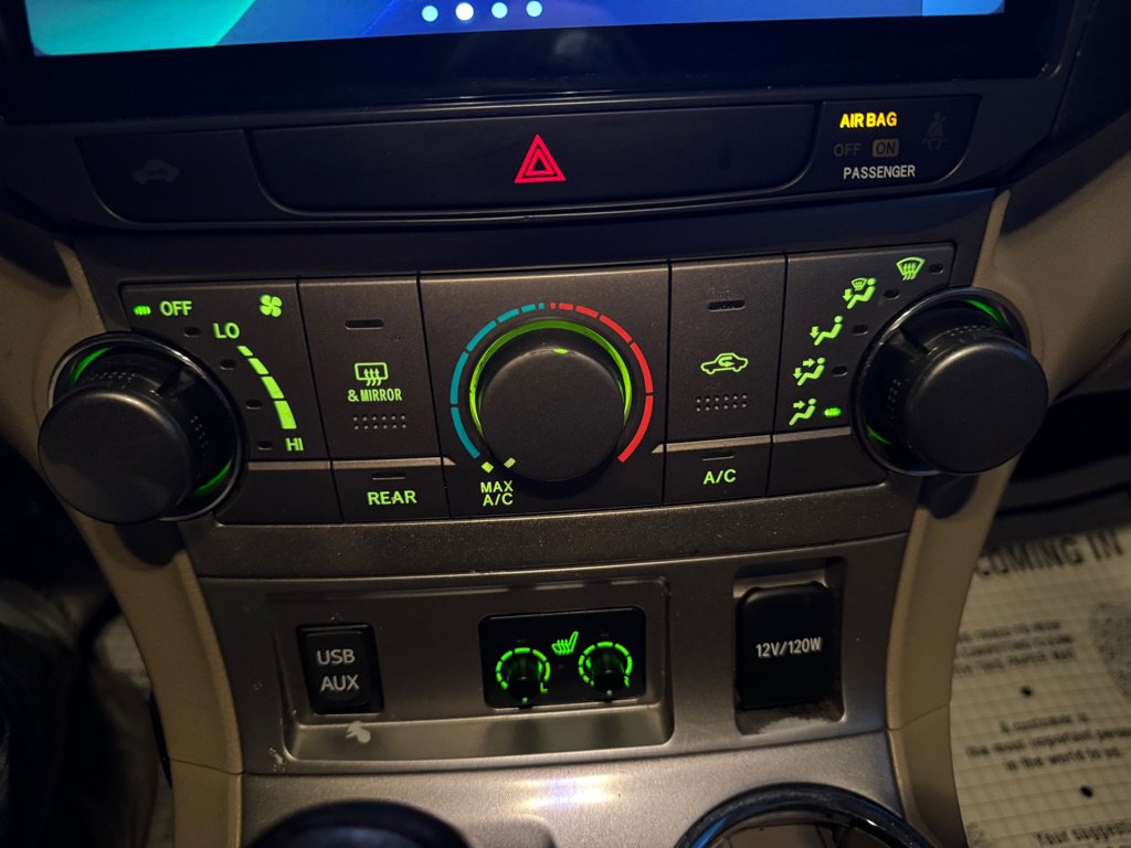 Used 2012 Toyota Highlander SE w/ Tow Pkg image 17