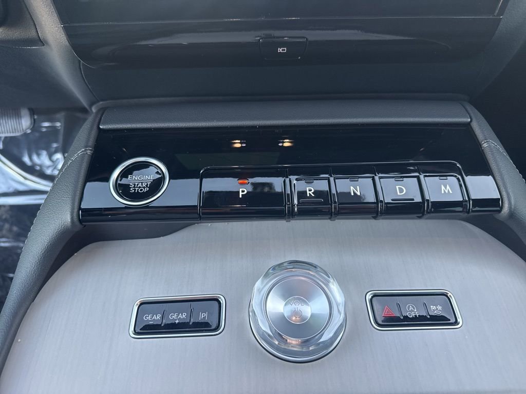 New 2025 Lincoln Navigator L Reserve w/ Jet Appearance Package image 31