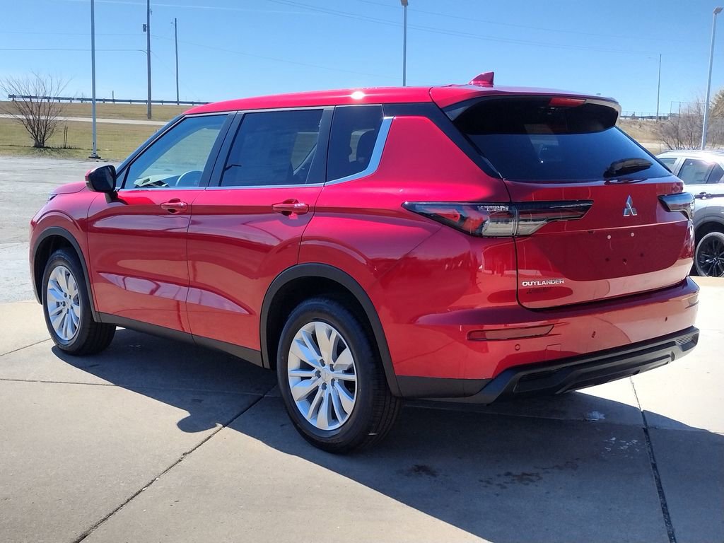 New 2026 Mitsubishi Outlander ES image 17