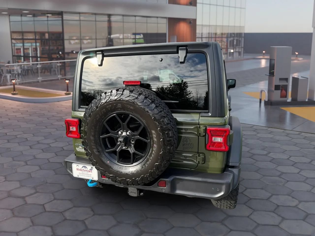 Used 2024 Jeep Wrangler Unlimited AWD/4WD image 9