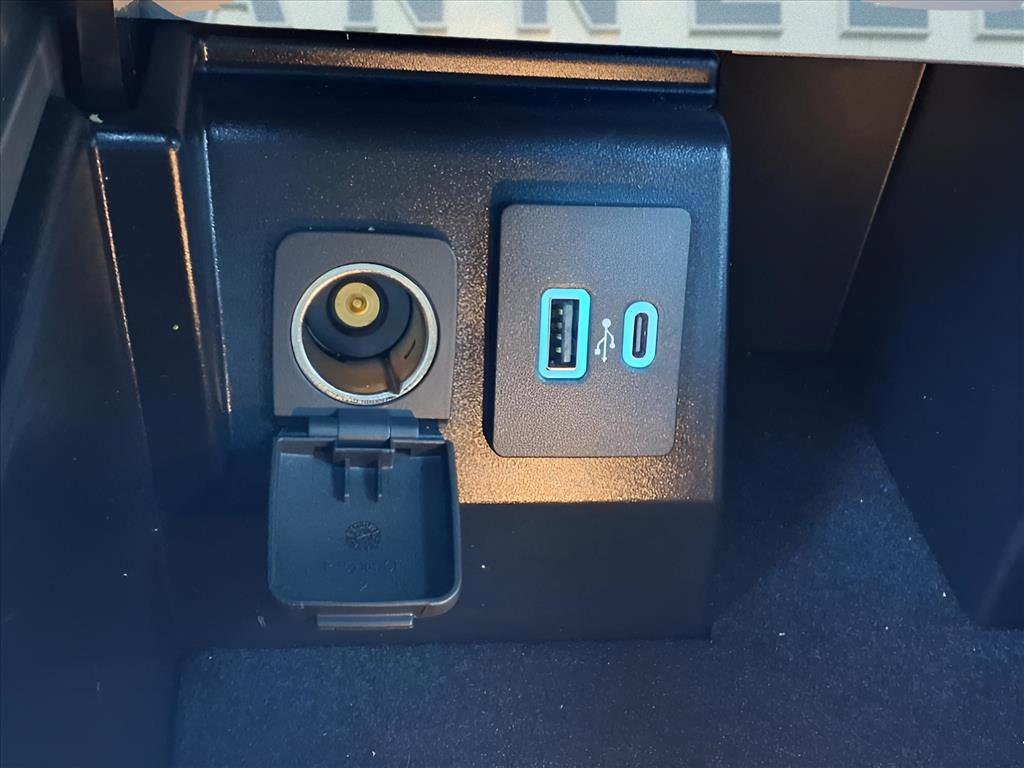 Used 2022 Ford Explorer XLT w/ Equipment Group 202A image 19