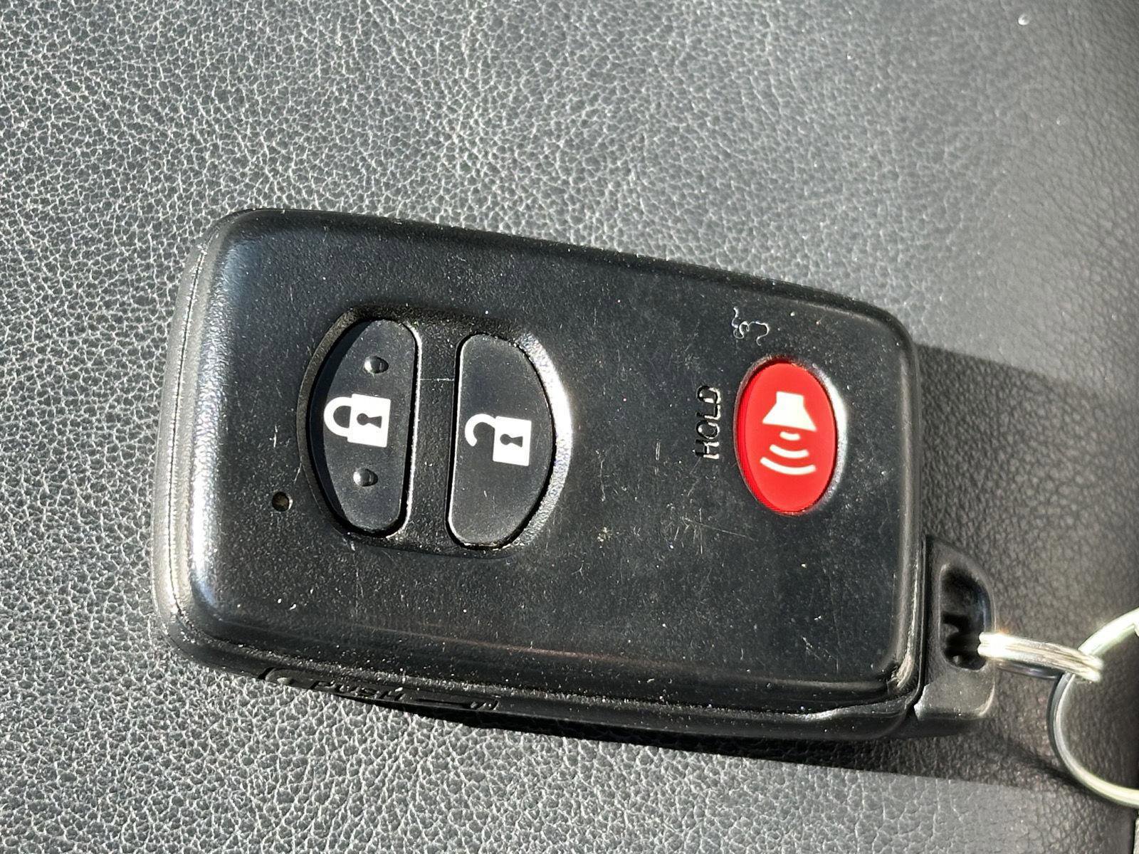 Used 2015 Toyota Prius Persona Series FWD image 14