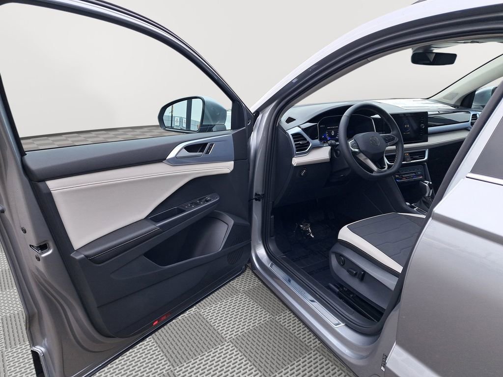 New 2025 Volkswagen Taos SE AWD/4WD image 11