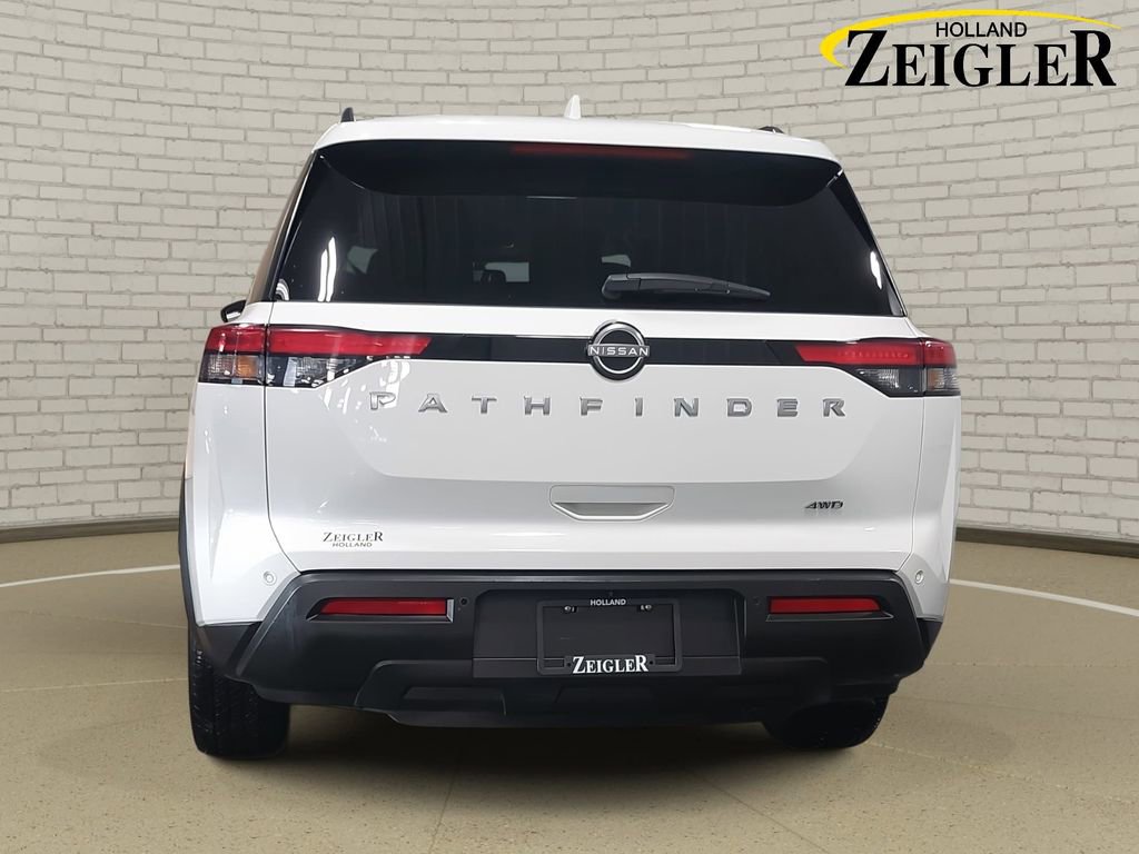 Used 2025 Nissan Pathfinder SV image 6