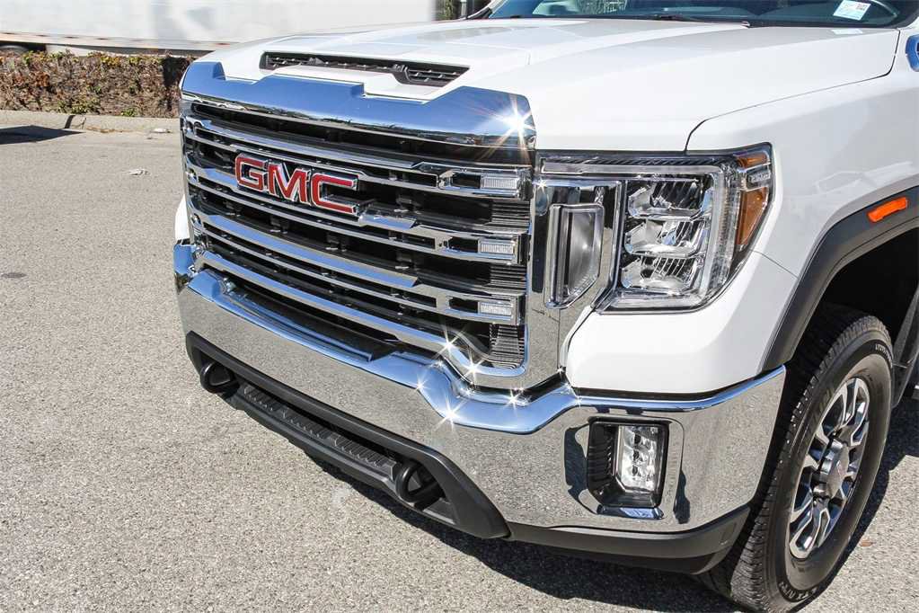 Used 2022 GMC Sierra 2500 SLE w/ SLE Value Package; image 8