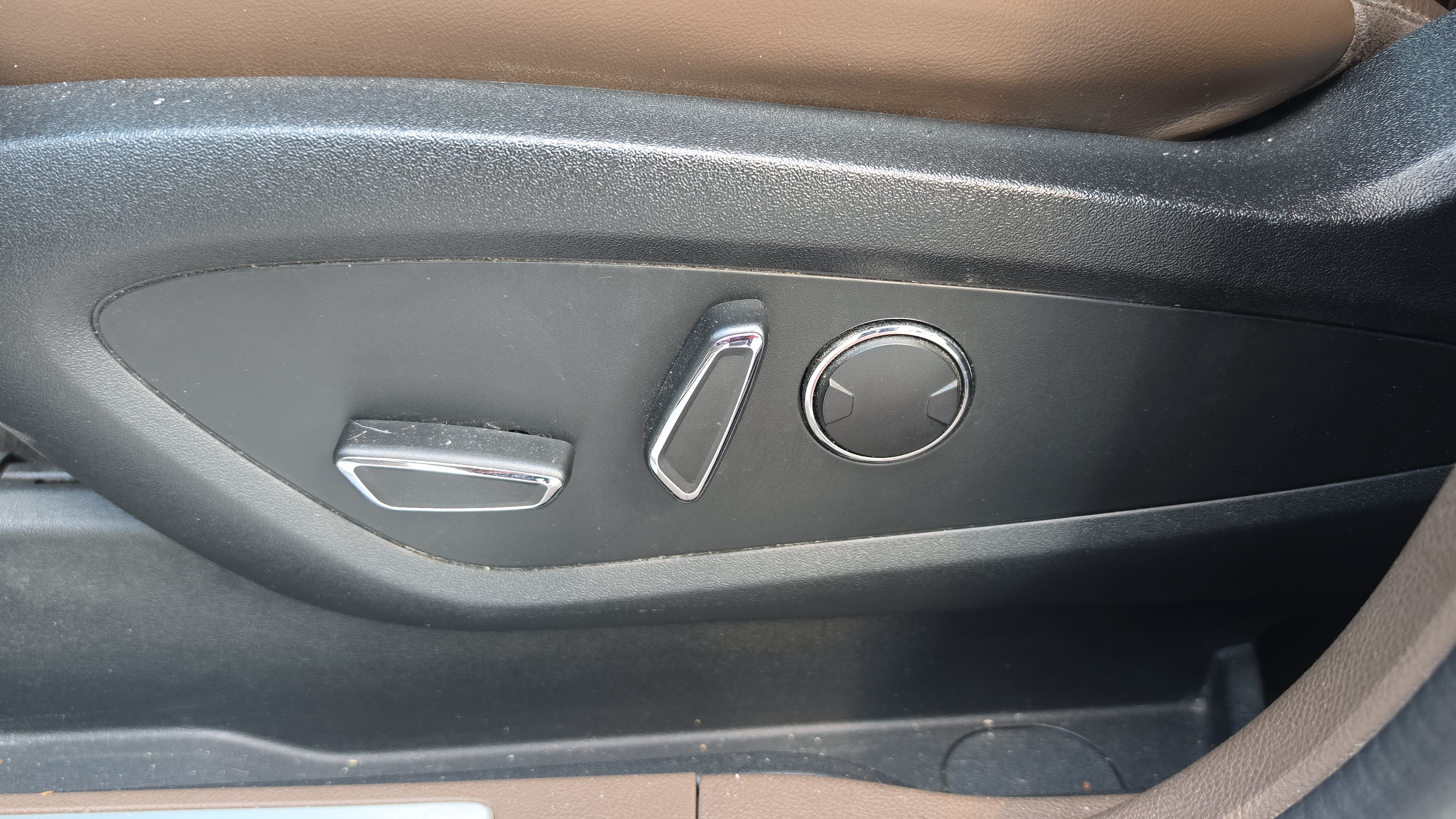 Used 2015 Lincoln MKC FWD w/ Equipment Group 102A Reserve image 10