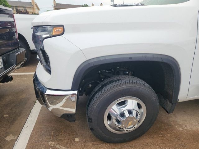 Used 2025 Chevrolet Silverado 3500 LTZ w/ LTZ Convenience Package image 15