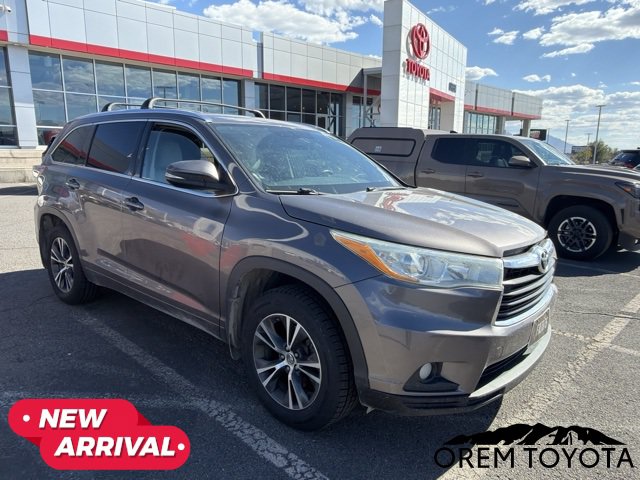 Used 2016 Toyota Highlander XLE w/ Four Season Floor Mat Package
