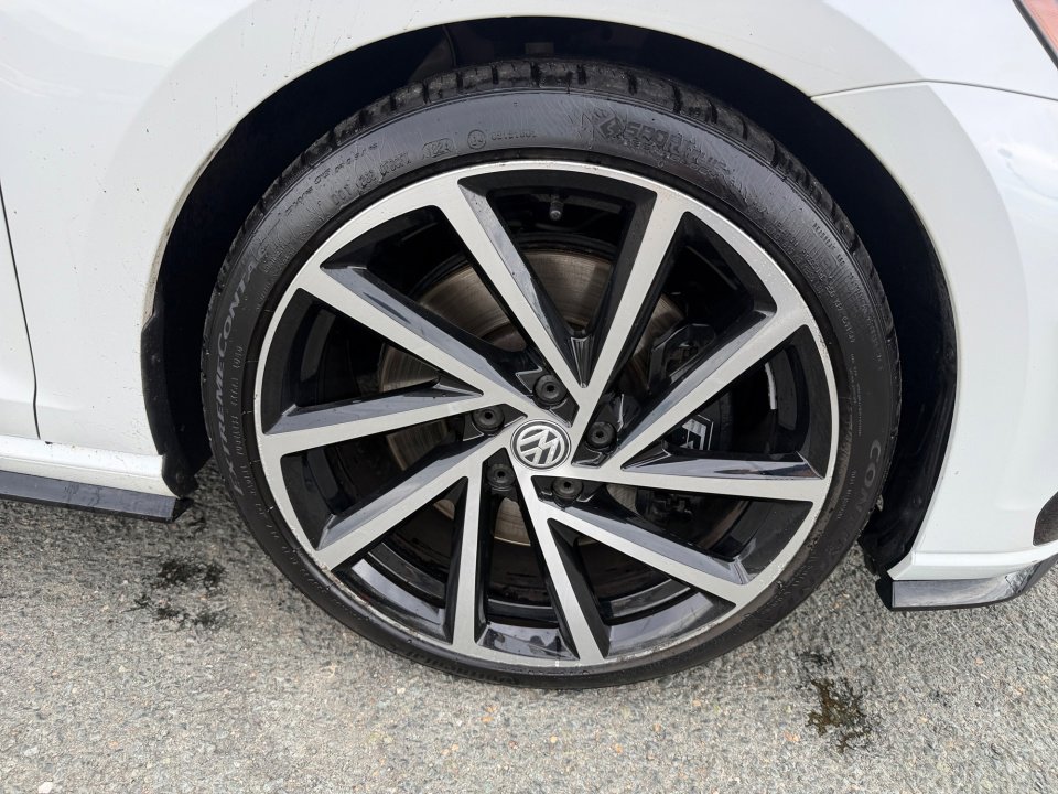 Used 2019 Volkswagen Golf R 4-Door image 29