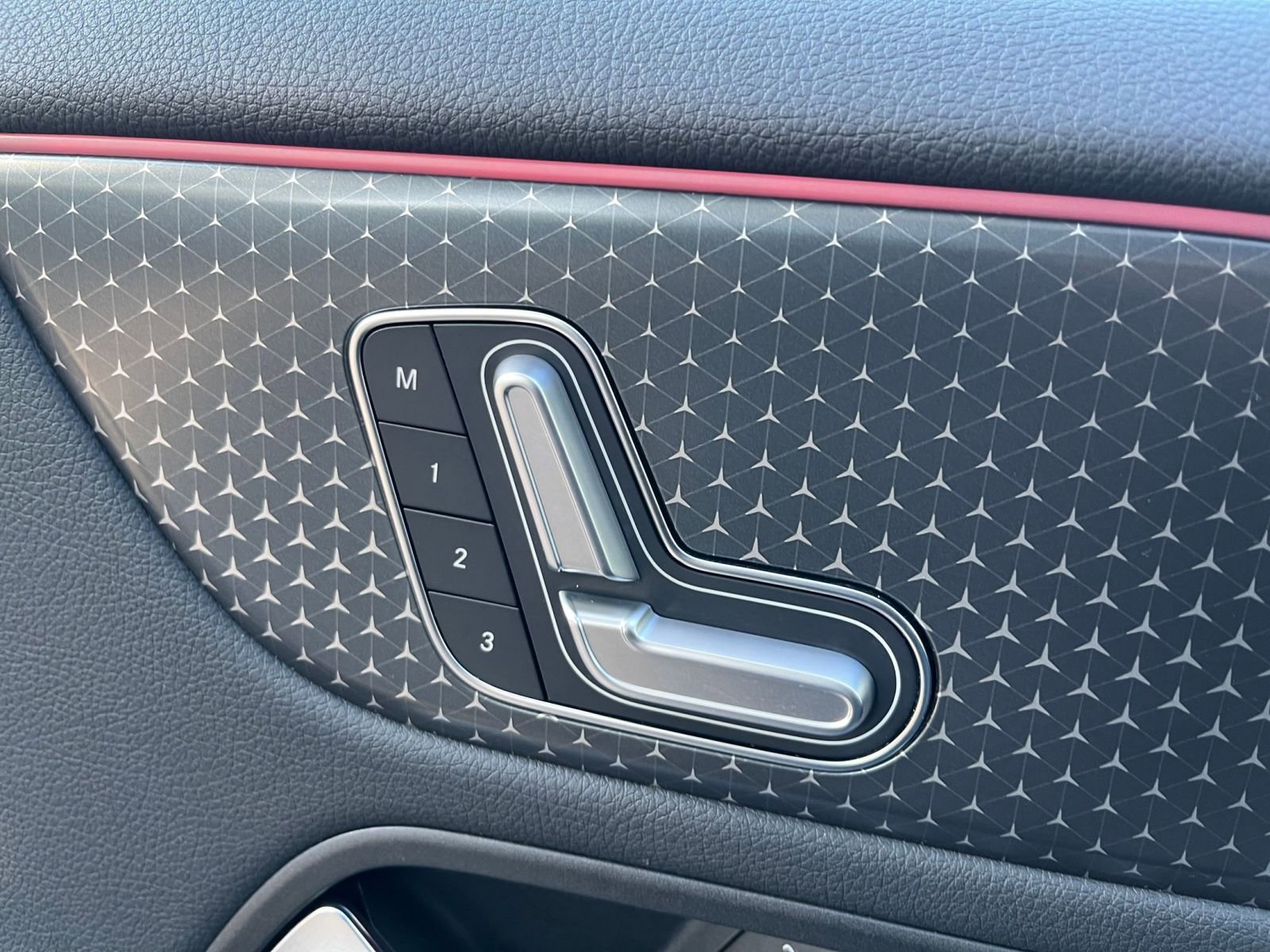 Used 2025 Mercedes-Benz GLA 250 4MATIC image 22