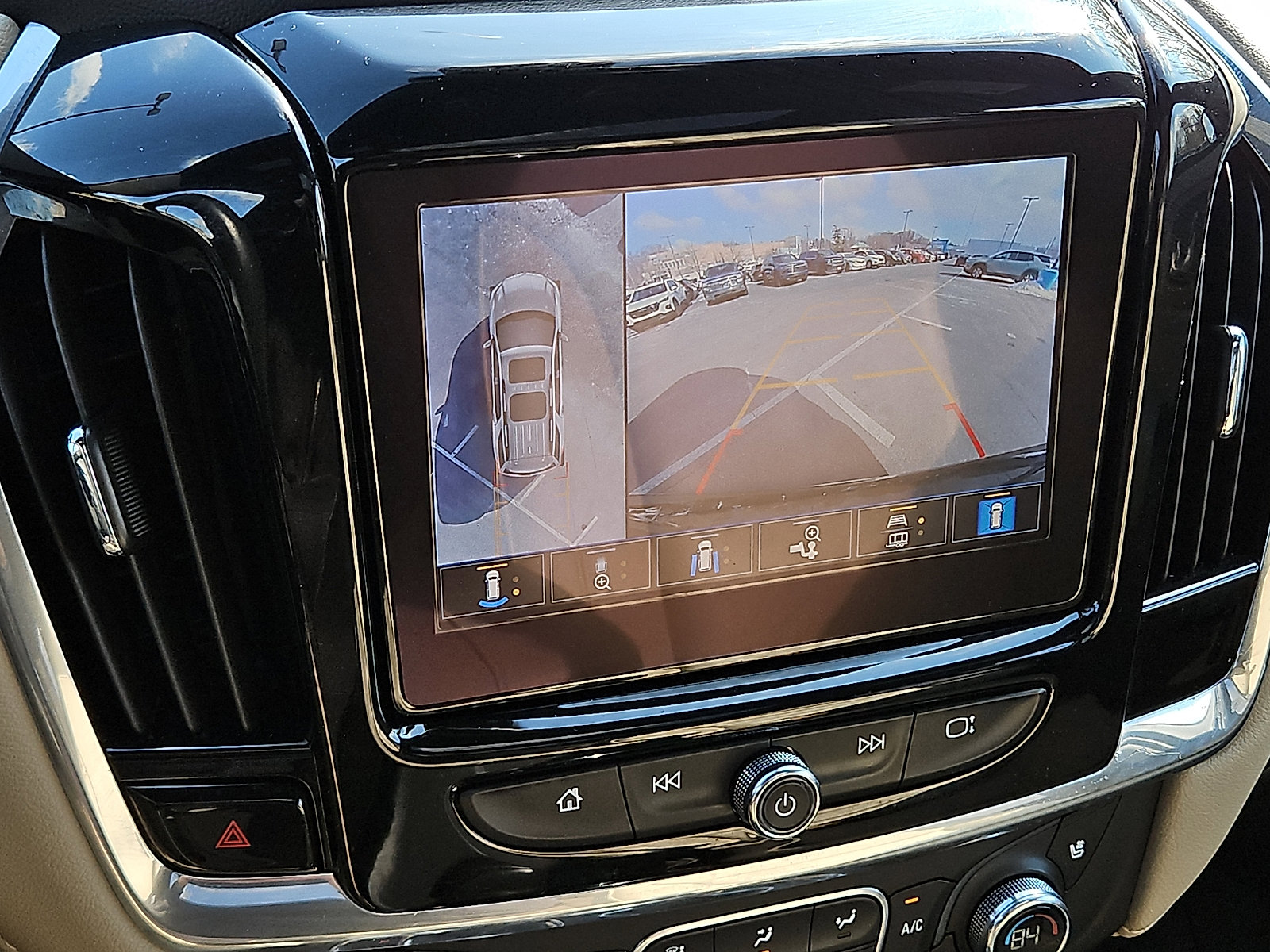 Used 2022 Chevrolet Traverse Premier image 19