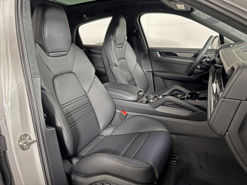 New 2026 Porsche Cayenne GTS image 40