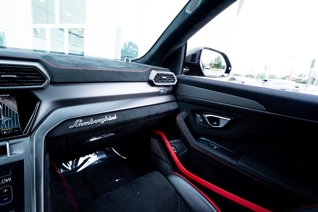 Used 2024 Lamborghini Urus Performante AWD/4WD image 54