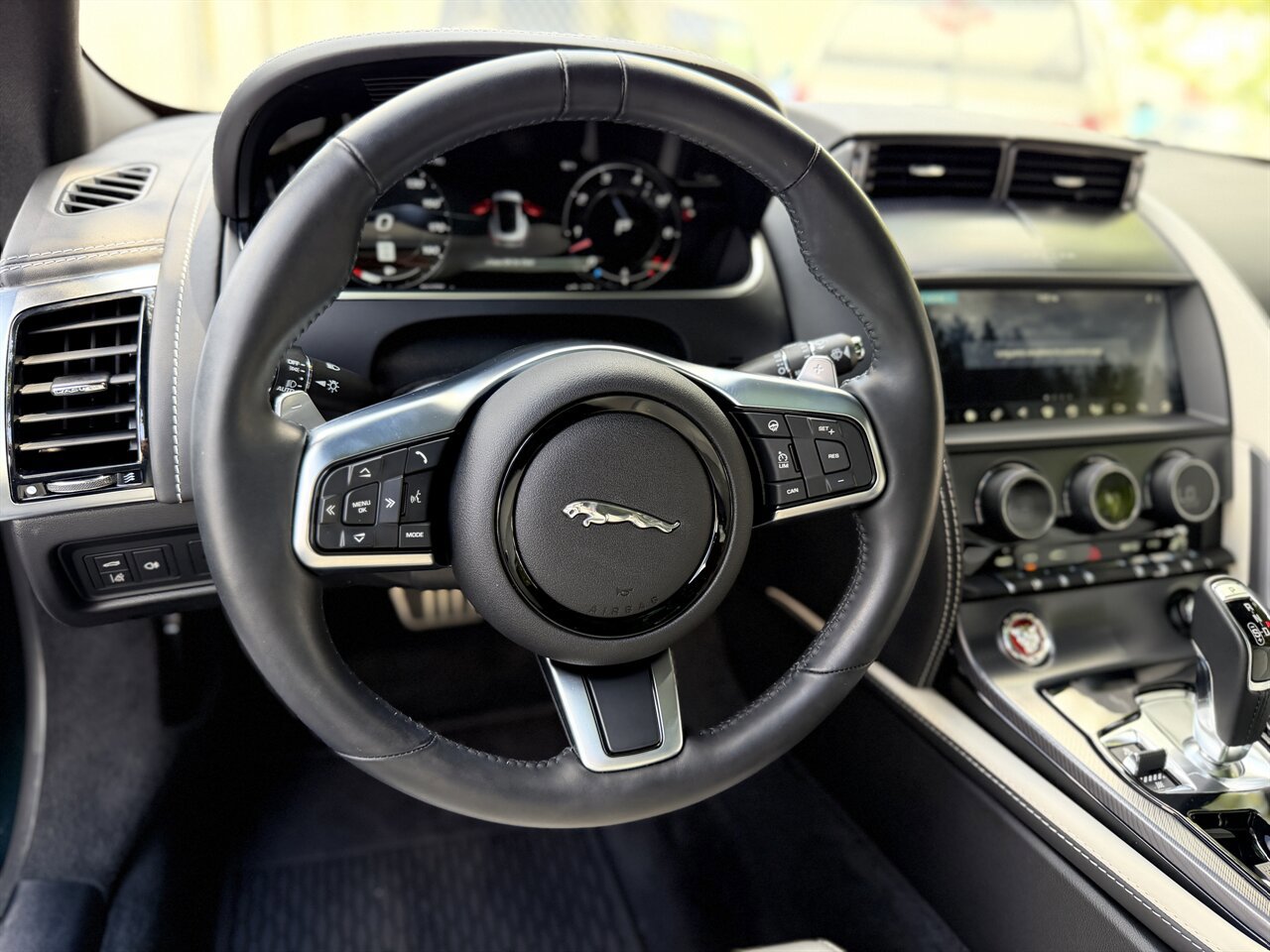 Used 2023 Jaguar F-TYPE R-Dynamic AWD/4WD image 10