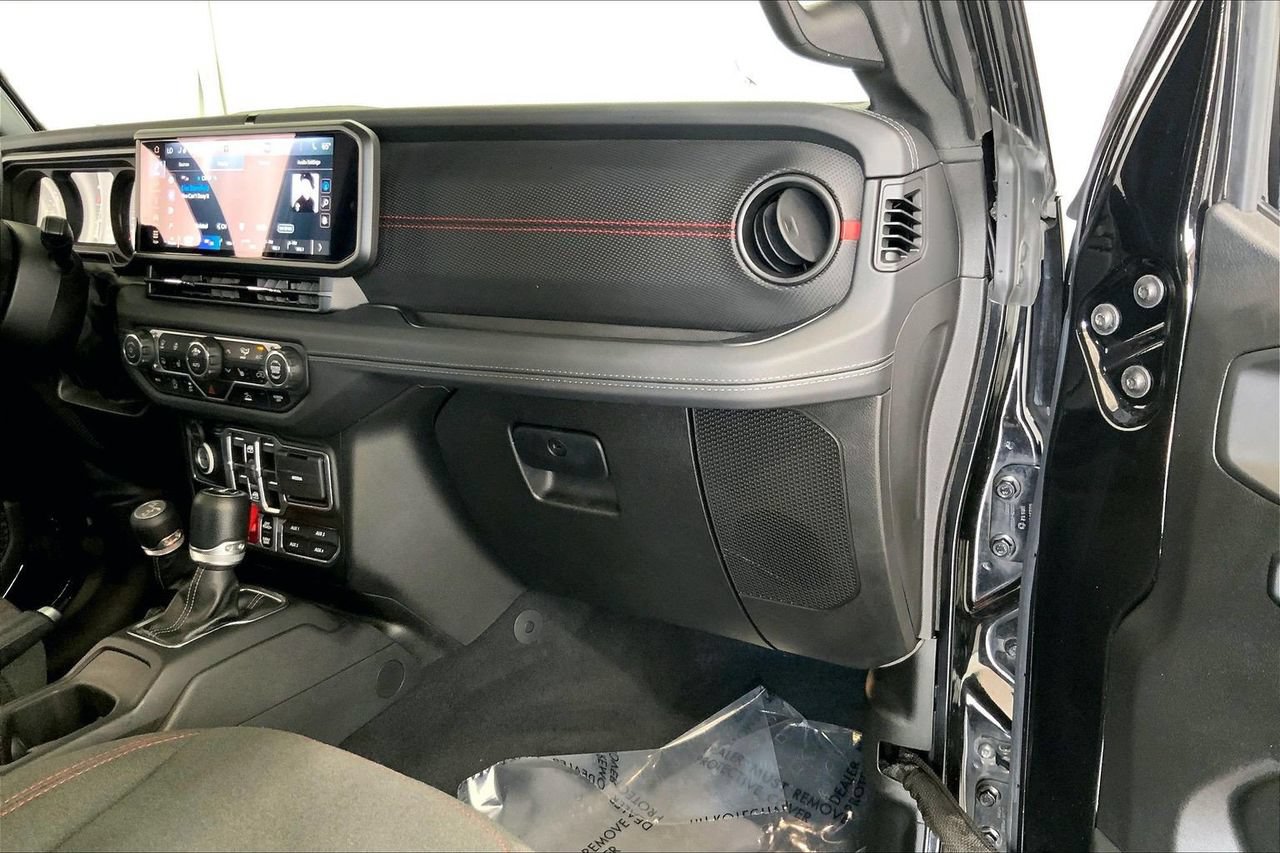 Used 2024 Jeep Wrangler Unlimited Rubicon w/ Convenience Group AWD/4WD image 16