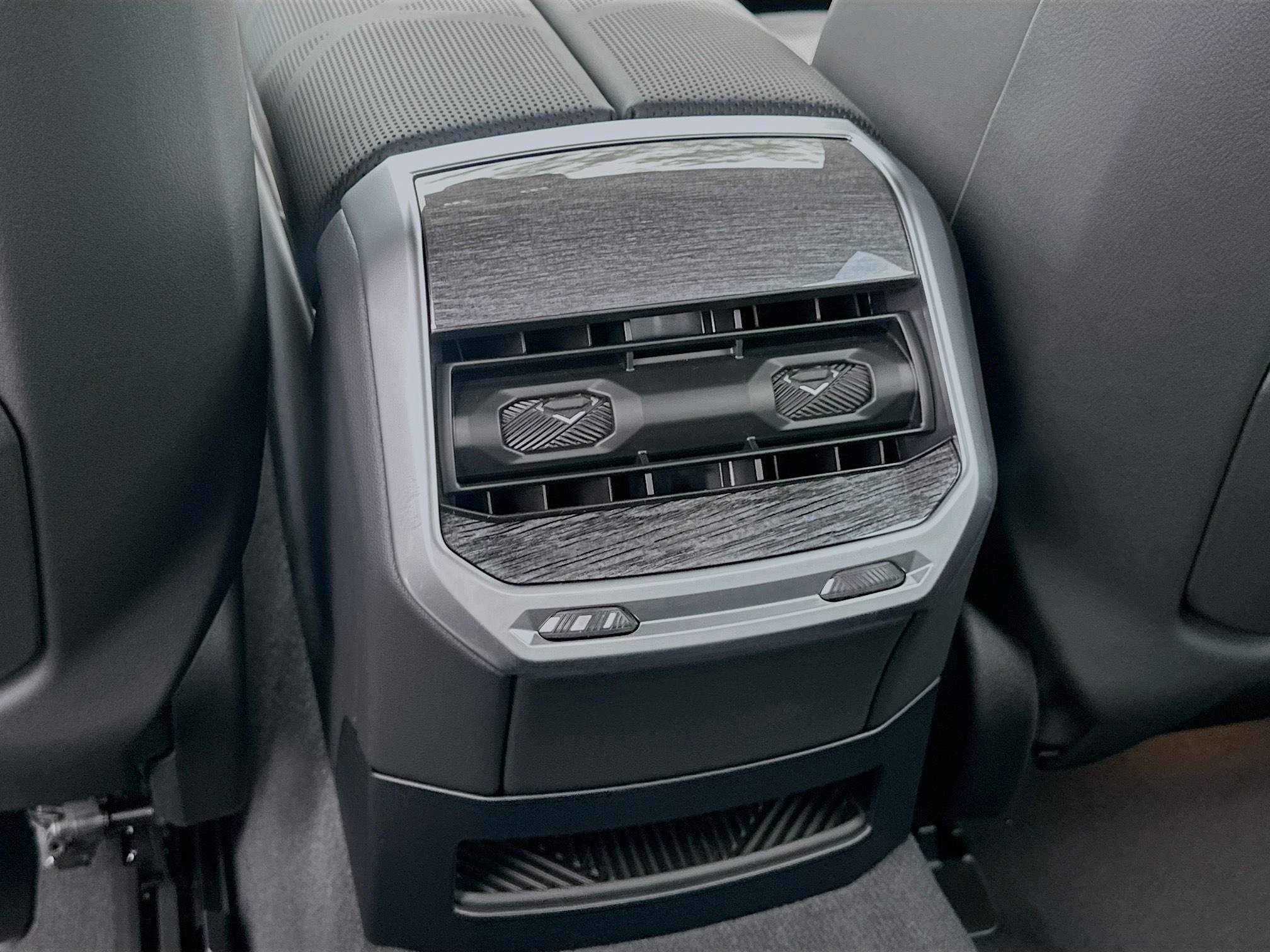 New 2026 BMW 750e xDrive image 20