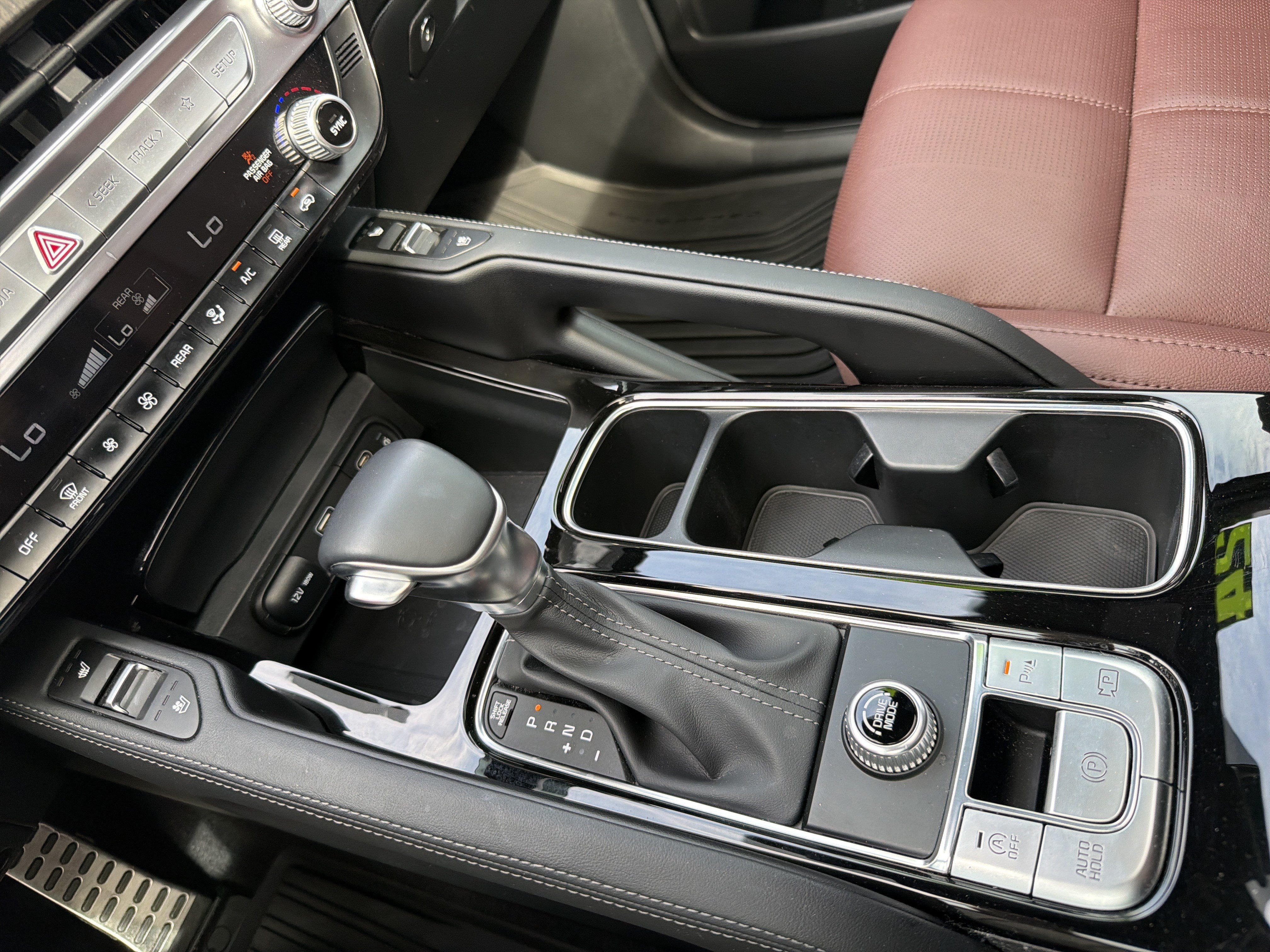 Used 2024 Kia Telluride SX w/ Towing Package FWD image 9