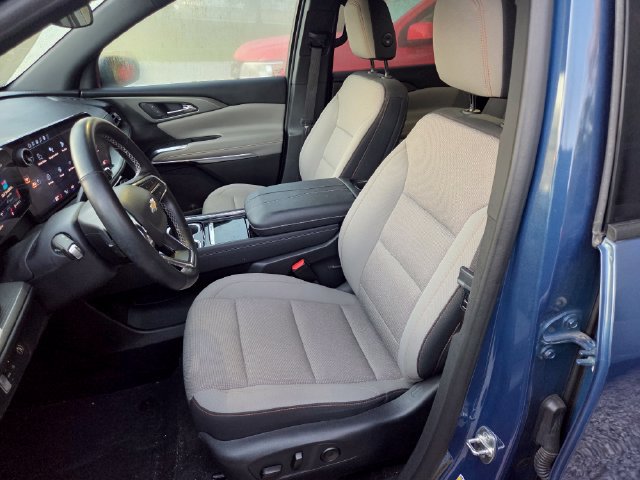 Used 2024 Chevrolet Traverse LT w/ LPO, Floor Liner Package FWD image 10