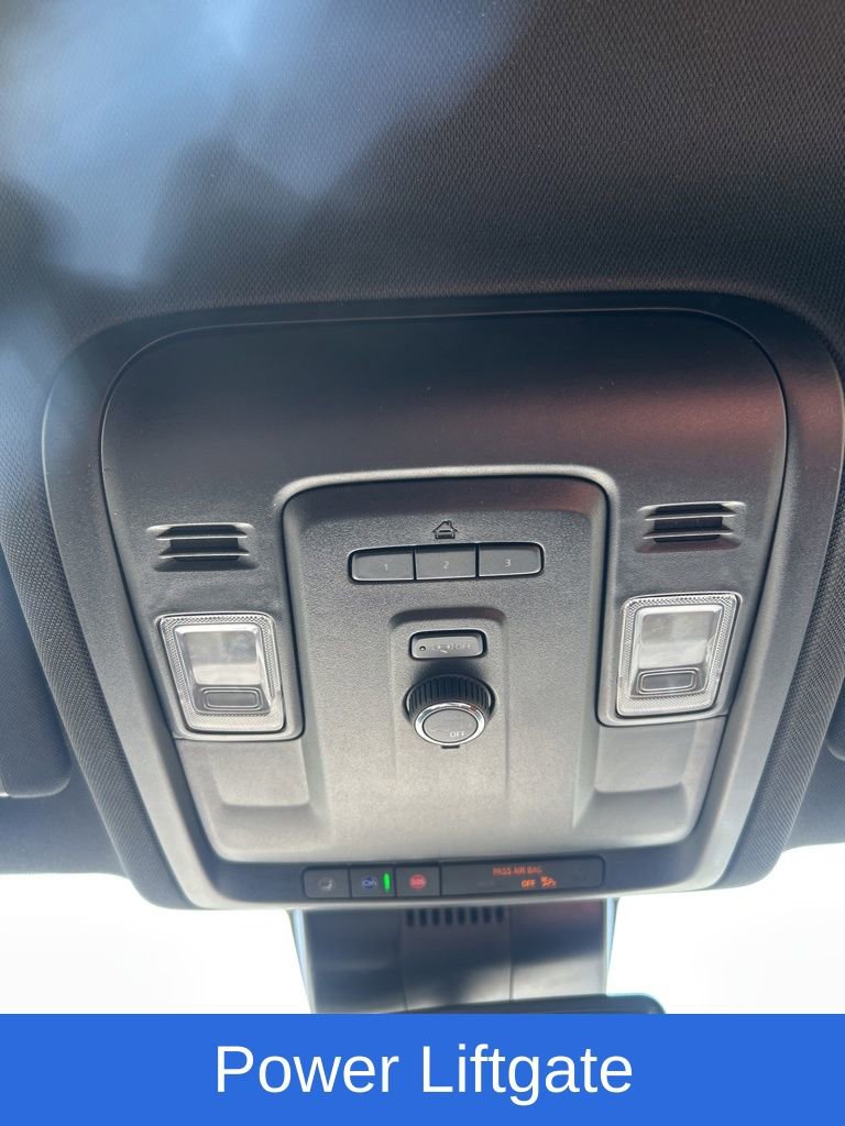 Used 2024 Chevrolet Suburban LT image 17