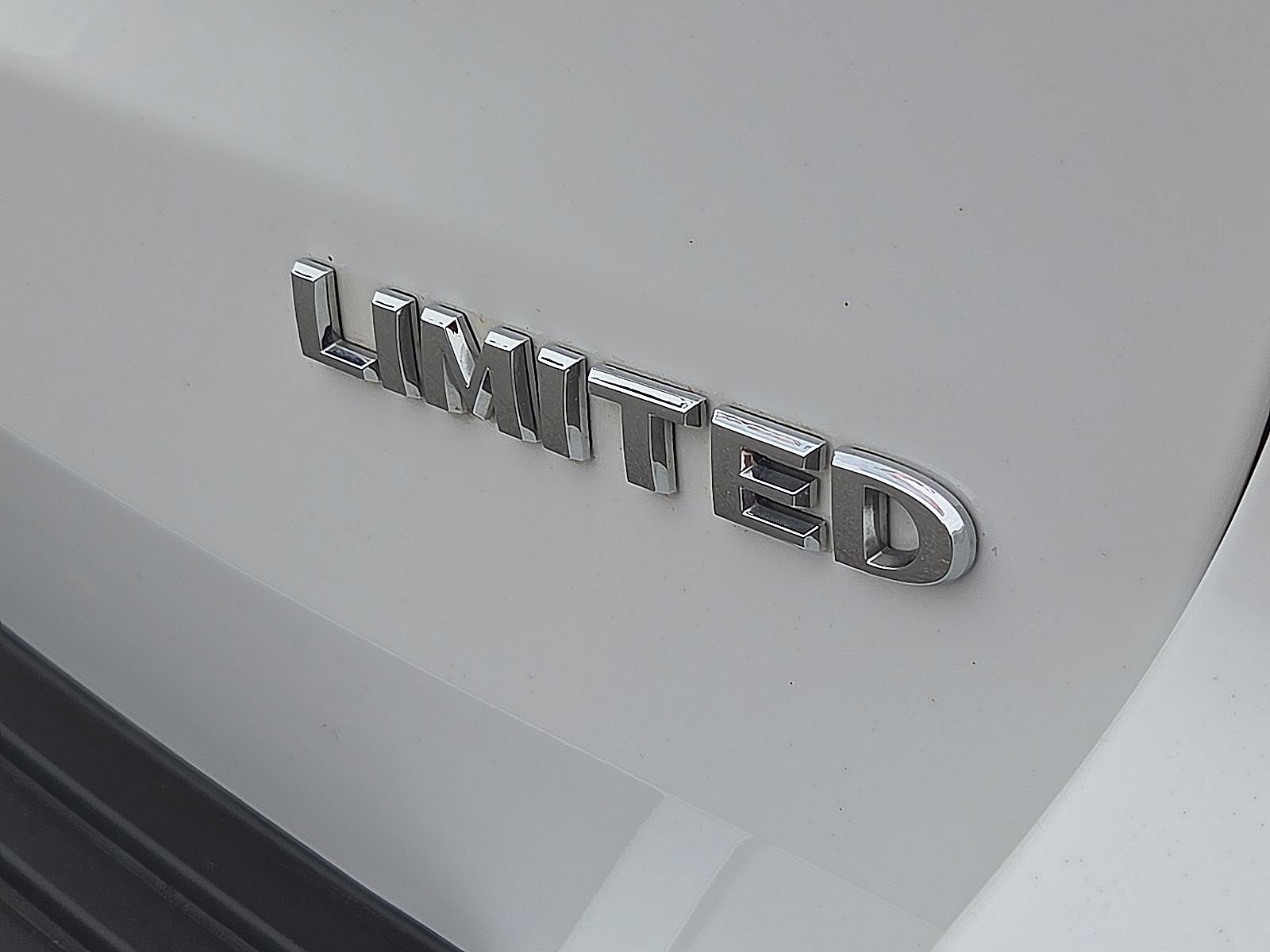 Used 2022 Jeep Grand Cherokee Limited w/ Tech Group AWD/4WD image 8