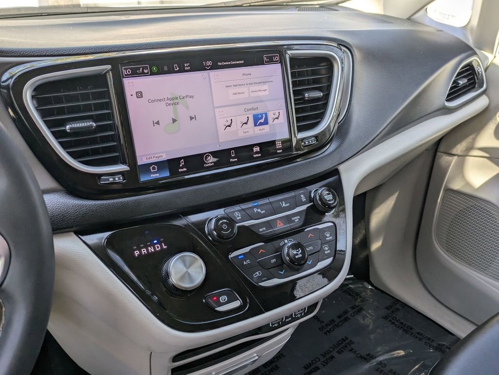 Used 2024 Chrysler Pacifica Touring-L image 15