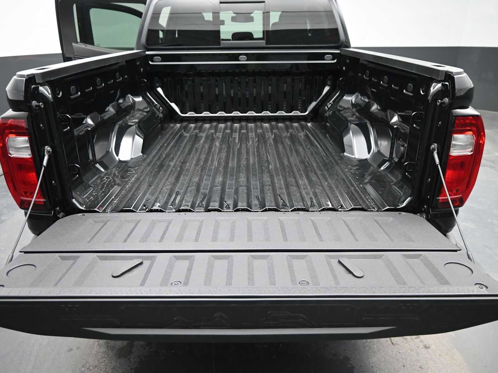 New 2026 GMC Canyon Elevation w/ Convenience Package image 15