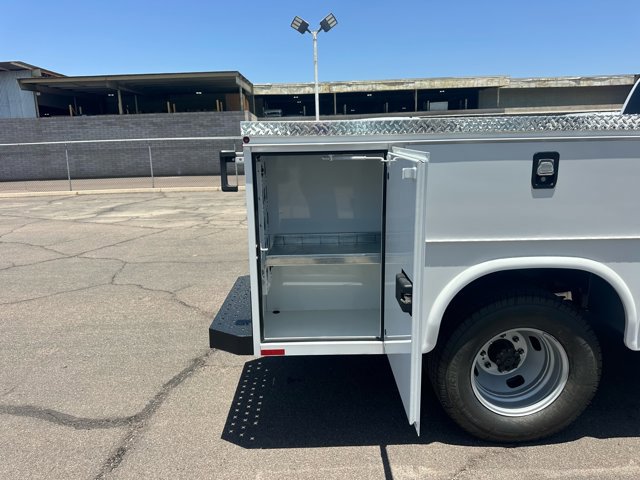 New 2025 Ford F350 XL w/ XL Chrome Package image 8