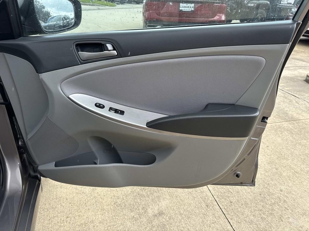 Used 2017 Hyundai Accent SE FWD image 16