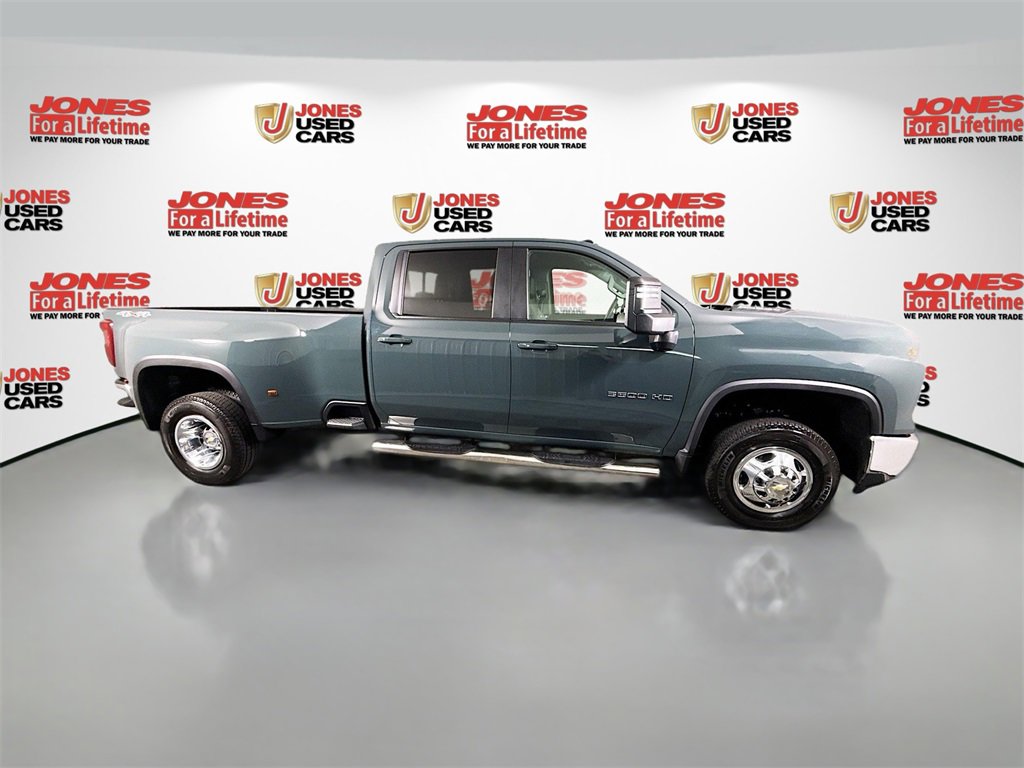Used 2025 Chevrolet Silverado 3500 LT w/ Safety Package image 17