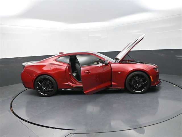 Used 2017 Chevrolet Camaro SS image 38
