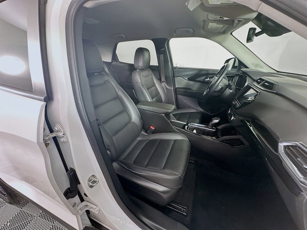 Used 2021 Chevrolet TrailBlazer LT w/ Premium Seating Package FWD image 36