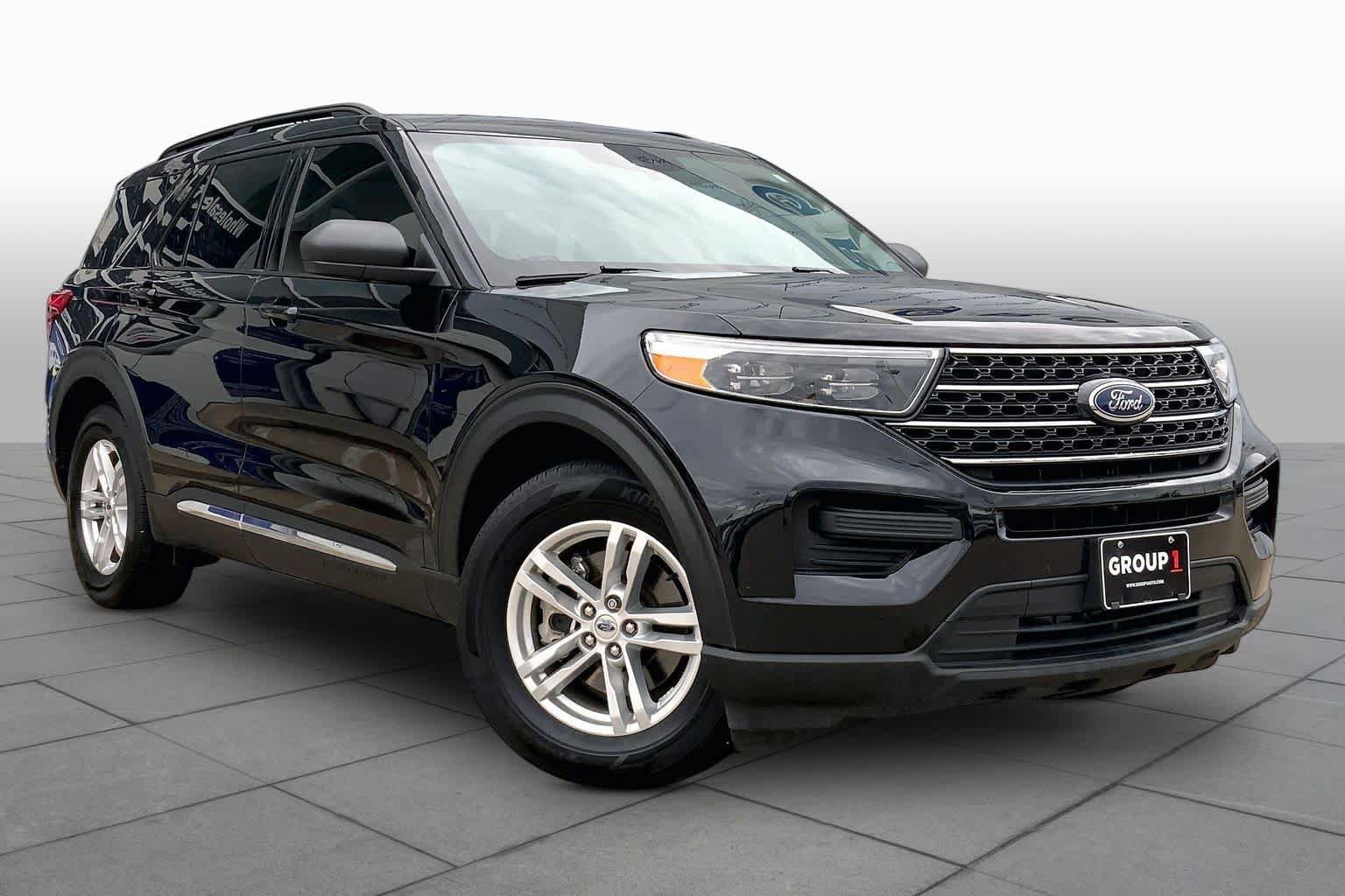 Used 2024 Ford Explorer XLT RWD image 3