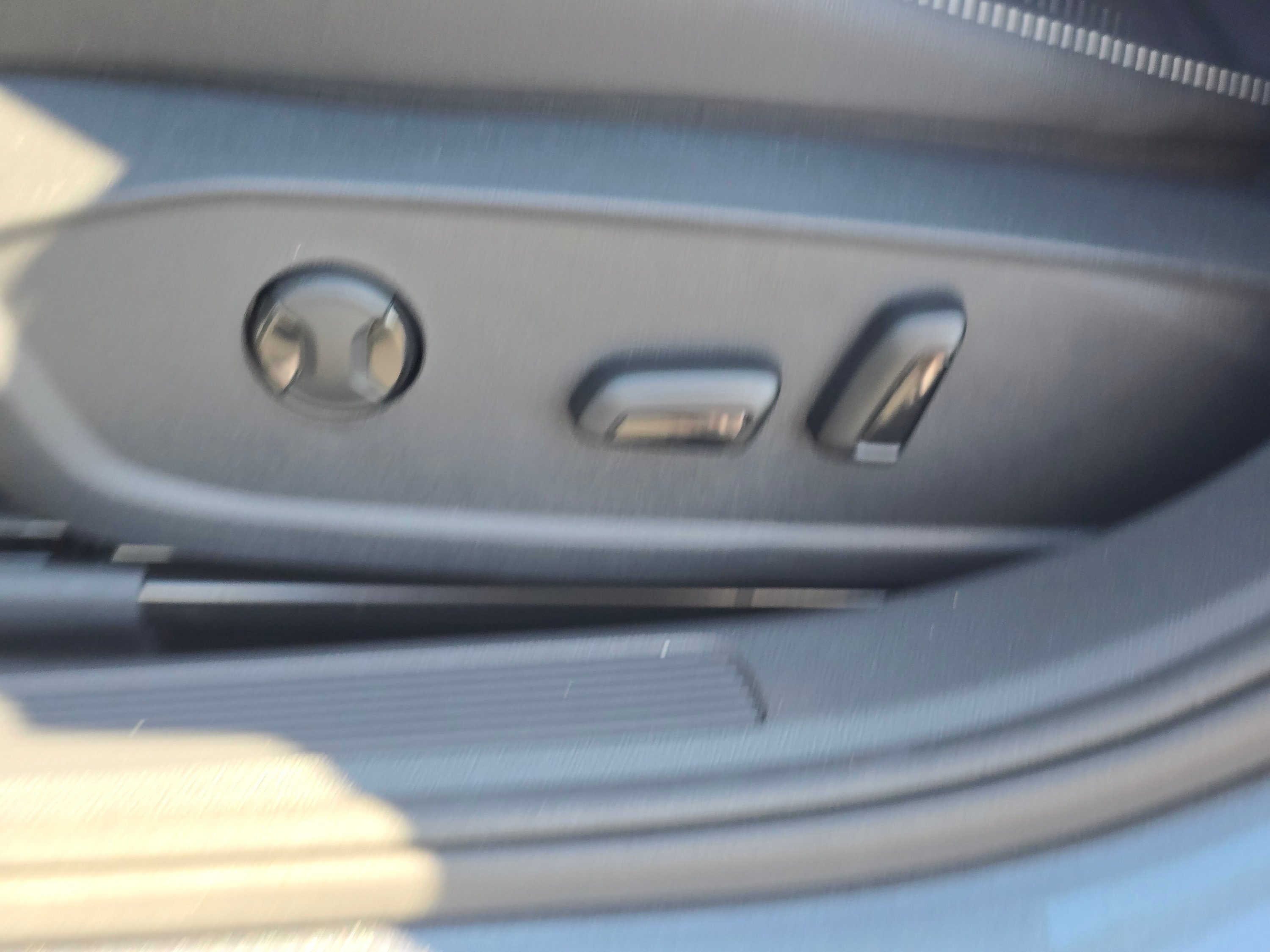 Used 2025 Volkswagen Jetta SE w/ Sunroof Package FWD image 35