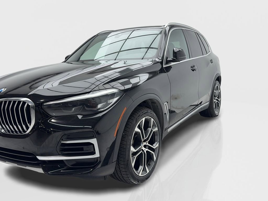 Used 2023 BMW X5 sDrive40i w/ Parking Assistance Package image 3