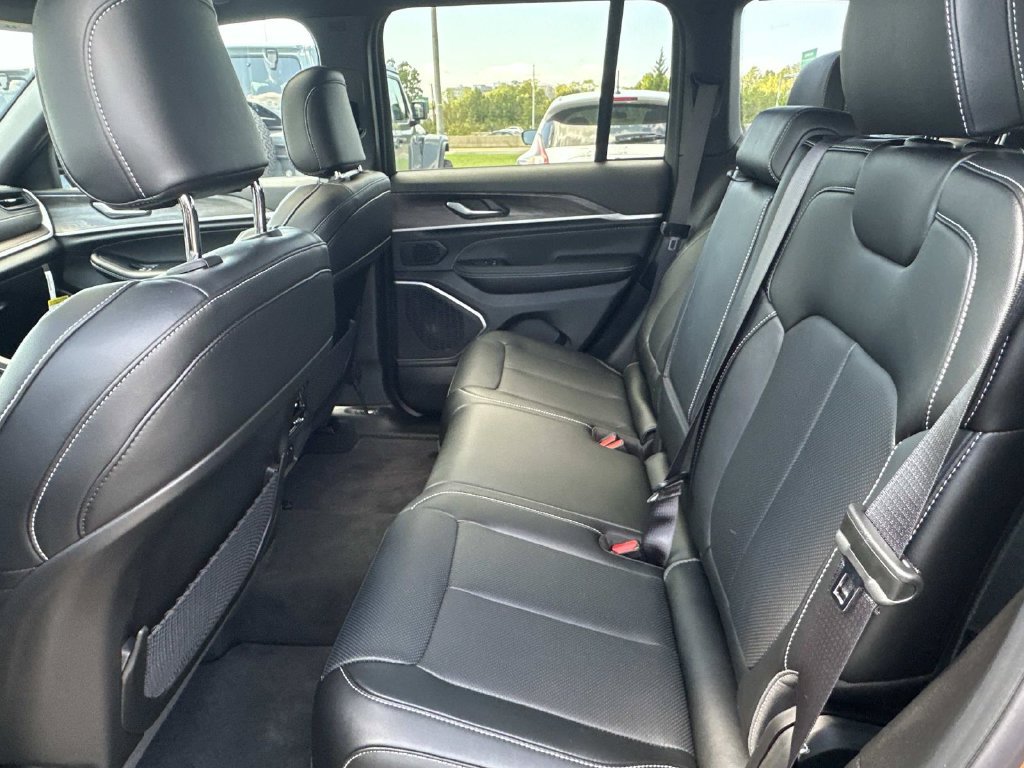New 2026 Jeep Grand Cherokee Limited AWD/4WD image 16