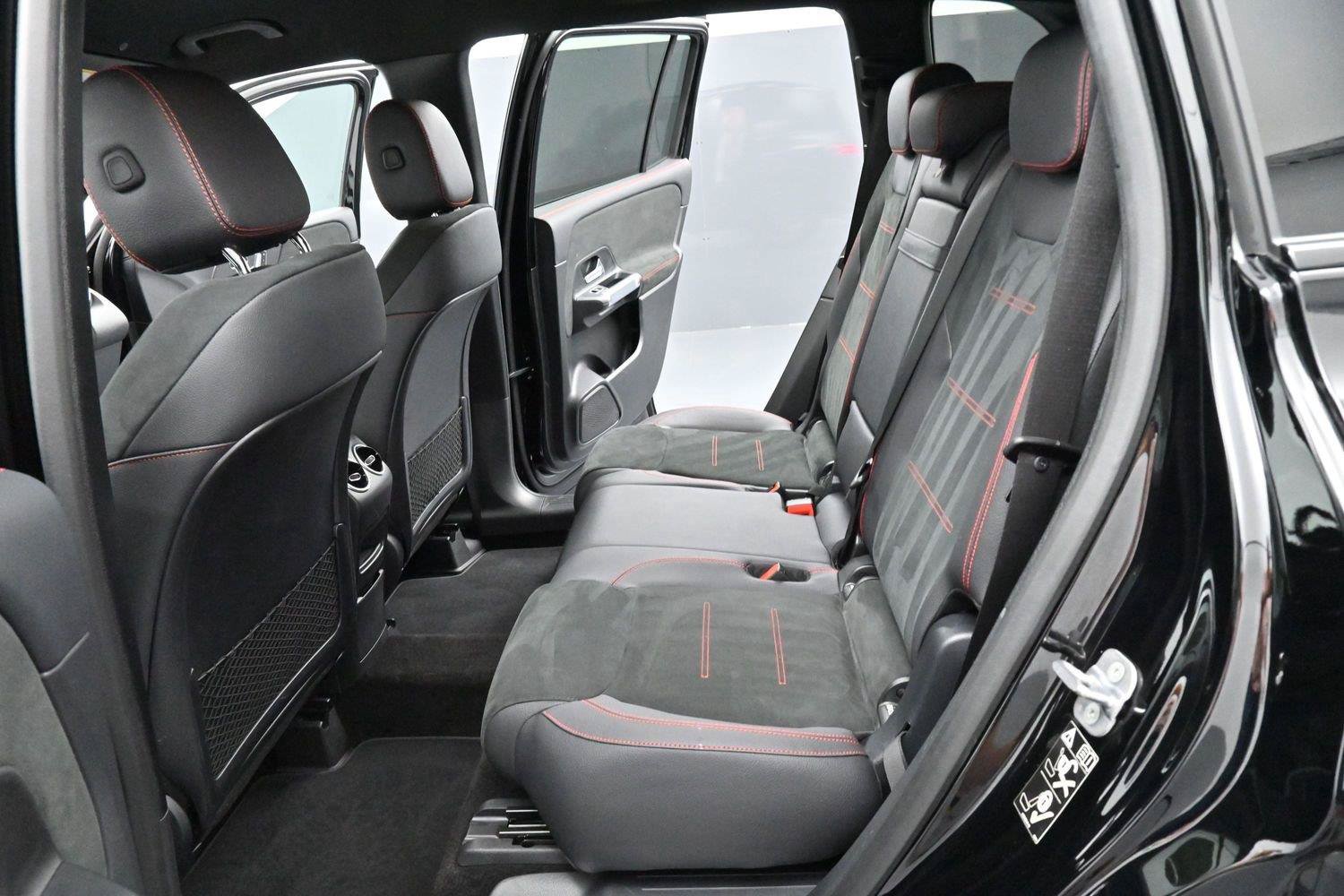 Used 2024 Mercedes-Benz GLB 250 image 27