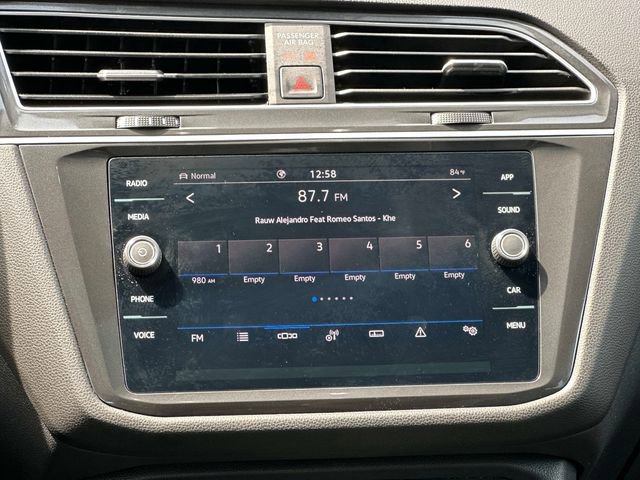 Used 2024 Volkswagen Tiguan SE w/ Panoramic Sunroof Package AWD/4WD image 3