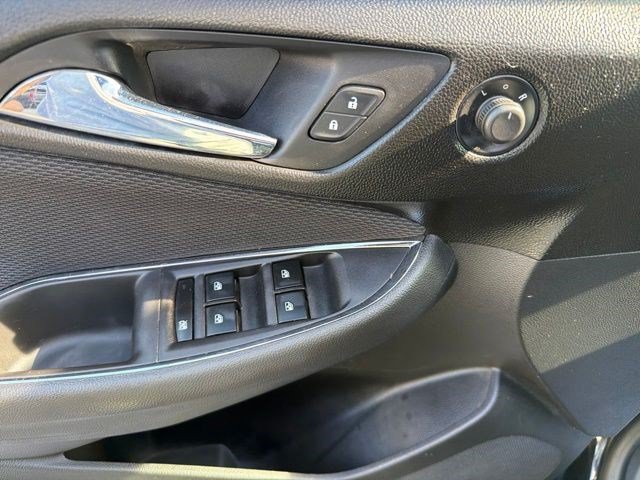 Used 2017 Chevrolet Cruze LT FWD image 12