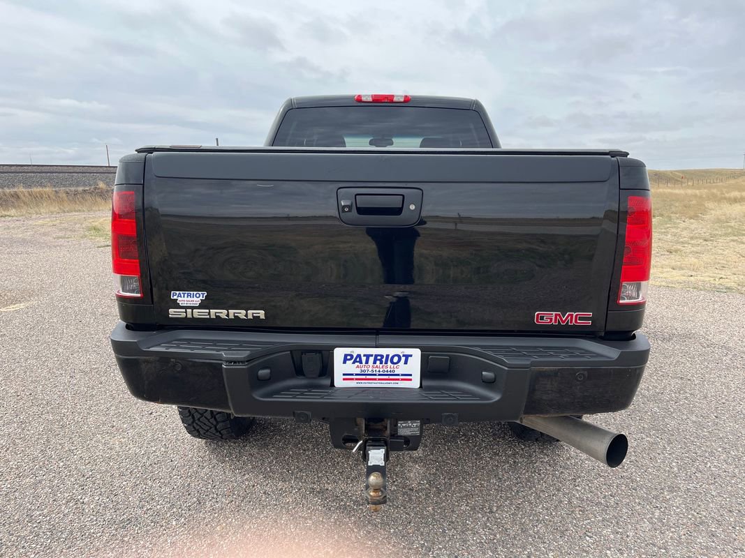 Used 2014 GMC Sierra 2500 Denali w/ Suspension Package, Off-Road image 4