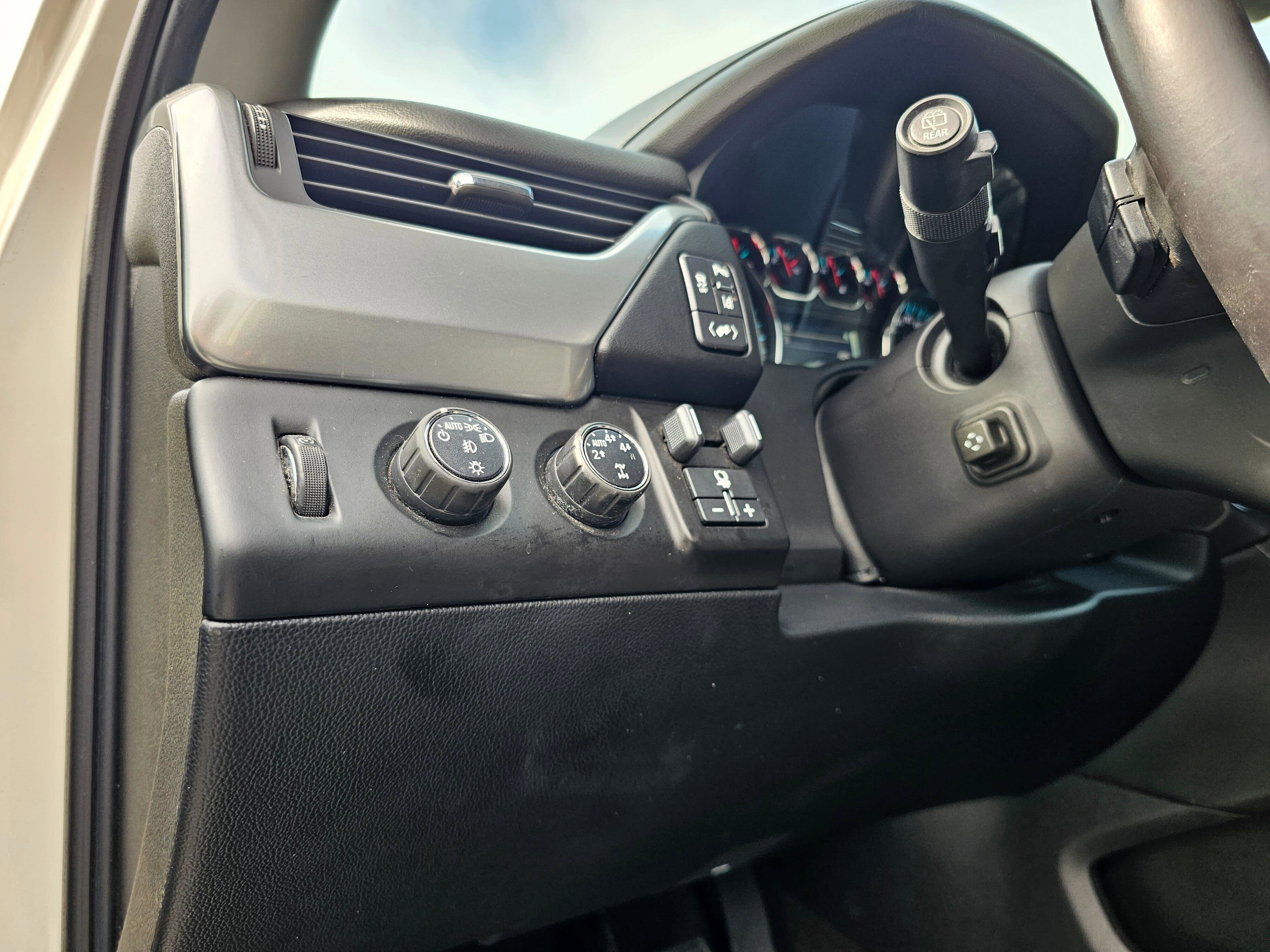 Used 2015 Chevrolet Tahoe LTZ AWD/4WD image 21