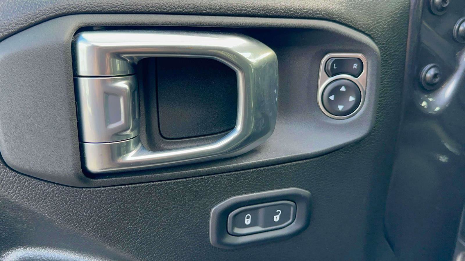 Used 2024 Jeep Wrangler Unlimited Sport image 12