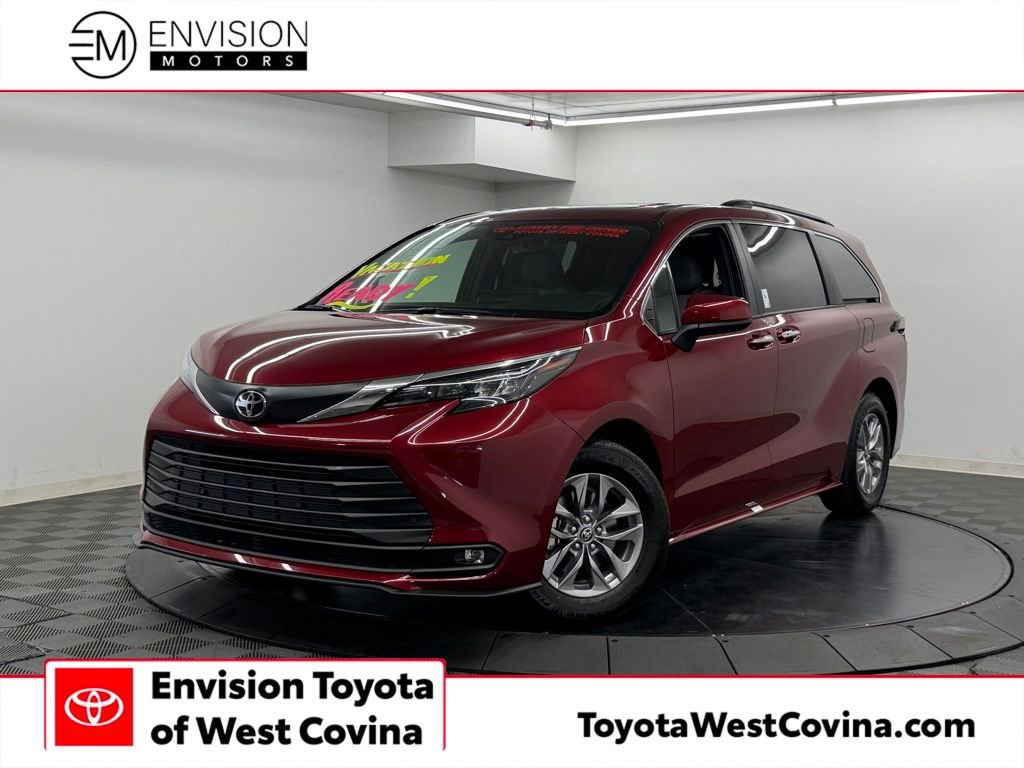Used 2026 Toyota Sienna XLE FWD image 1